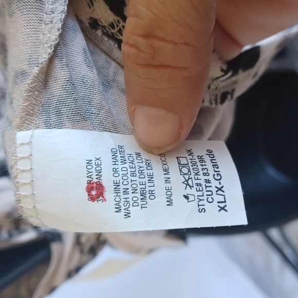 Free Kiss NWT Floral crossover tank Jr size xl - Picture 5 of 5